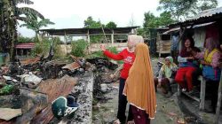 Monica Haprinda Berikan Bantuan Saat Kunjungi Warga Air Itam Yang Rumahnya Ludes Terbakar